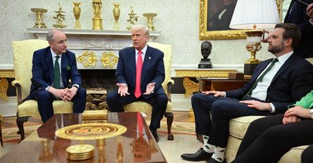 "Uwielbiam te skarpetki". Trump nagle zmienia temat