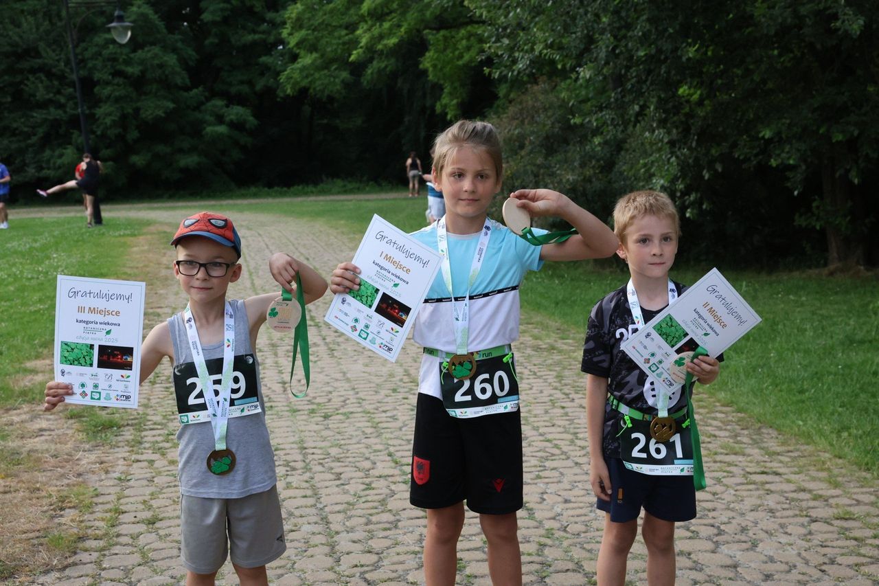 Nocna Botaniczna Piątka 2025 w Mikołowie. Malowniczą areną rywalizacji był Śląski Ogród Botaniczny