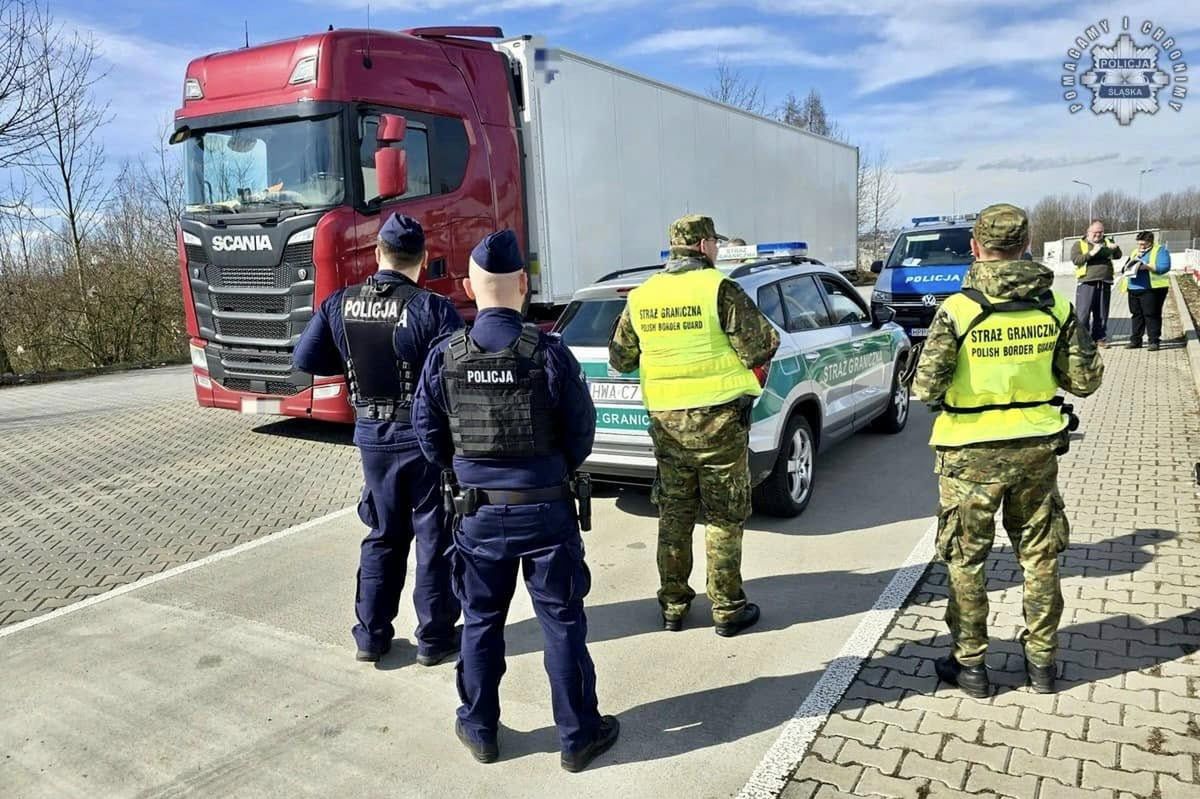 Śląsk. Wzmożone kontrole w związku z ogniskiem pryszczycy na Węgrzech