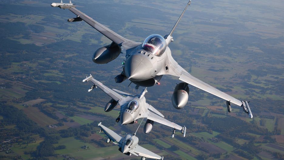 Polskie F-16 i F-22 Raptory w akcji