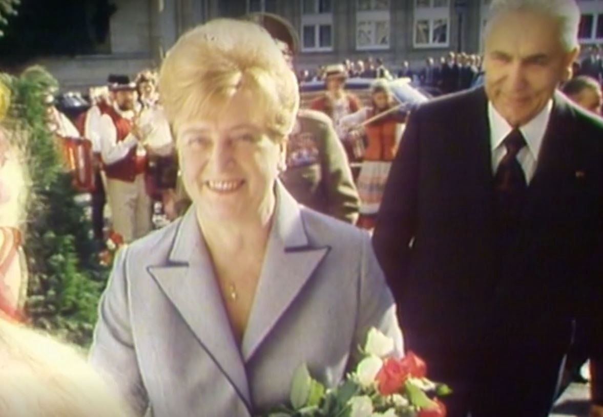 kadr z filmu "Pierwsze damy PRL"