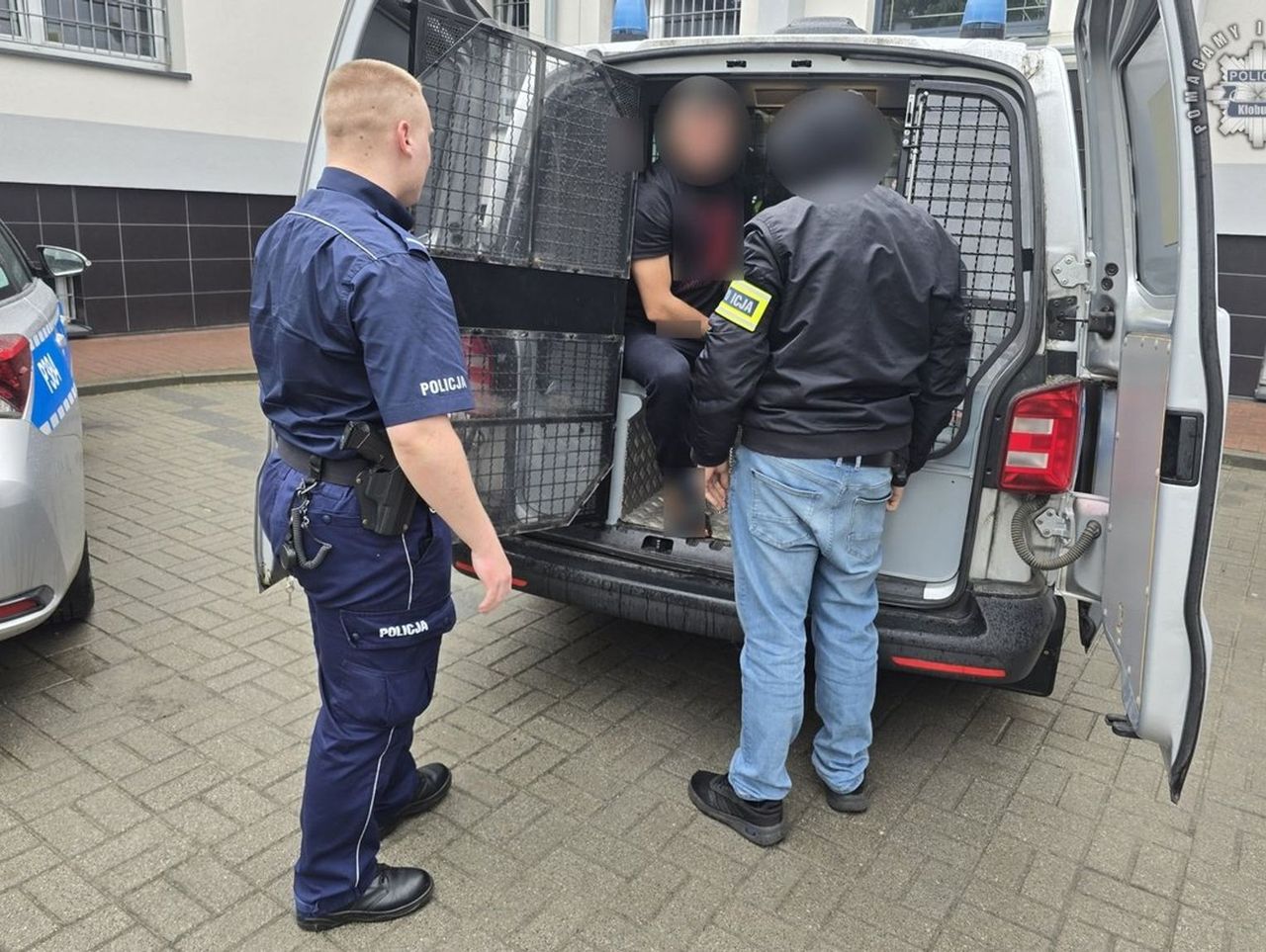 Kłobuck: 35latek i 24-latka zatrzymani za brutalne pobicie. Wyważyli drzwi i zaatakowali starszego mężczyznę