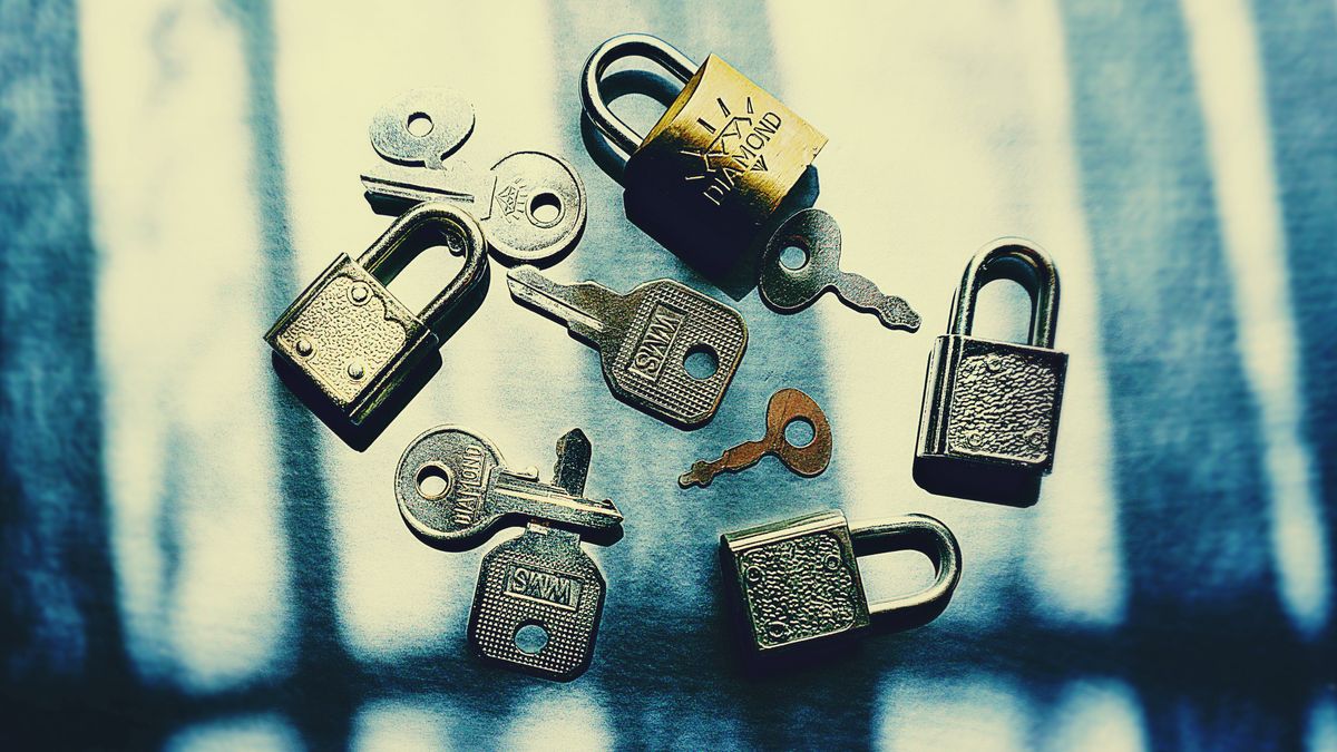 Smartfon jako fizyczny klucz autoryzacji dwuetapowej. Jak korzystać?