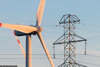 Węgiel się zwija. OZE grzęzną w procedurach