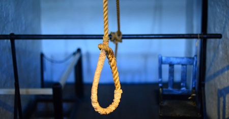 Bielsko-Biała. Miał już pętlę na szyi. Policjanci i taksówkarz uratowali desperata