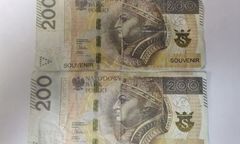 Dostrzegasz różnicę? 61-latek chciał zapłacić zabawkowymi pieniędzmi