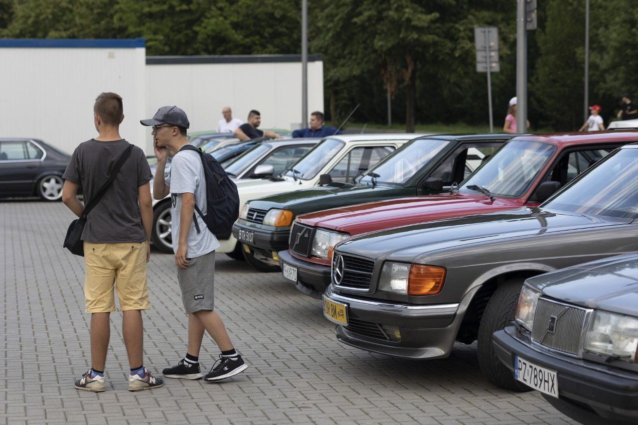 Kilka samochodów na rodzinę? Już nie. Oto nowy trend w motoryzacji