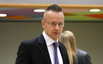 Węgry wstrzymują dostawy diesla na Ukrainę. Szef MSZ wskazuje powód