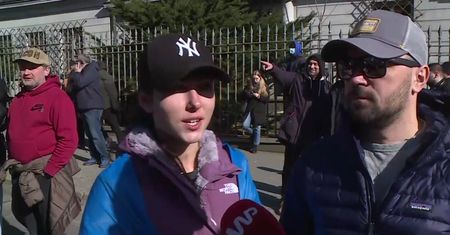 Ukraińcy protestują pod ambasadą Rosji w Warszawie. "Ta sytuacja dotyczy każdego"
