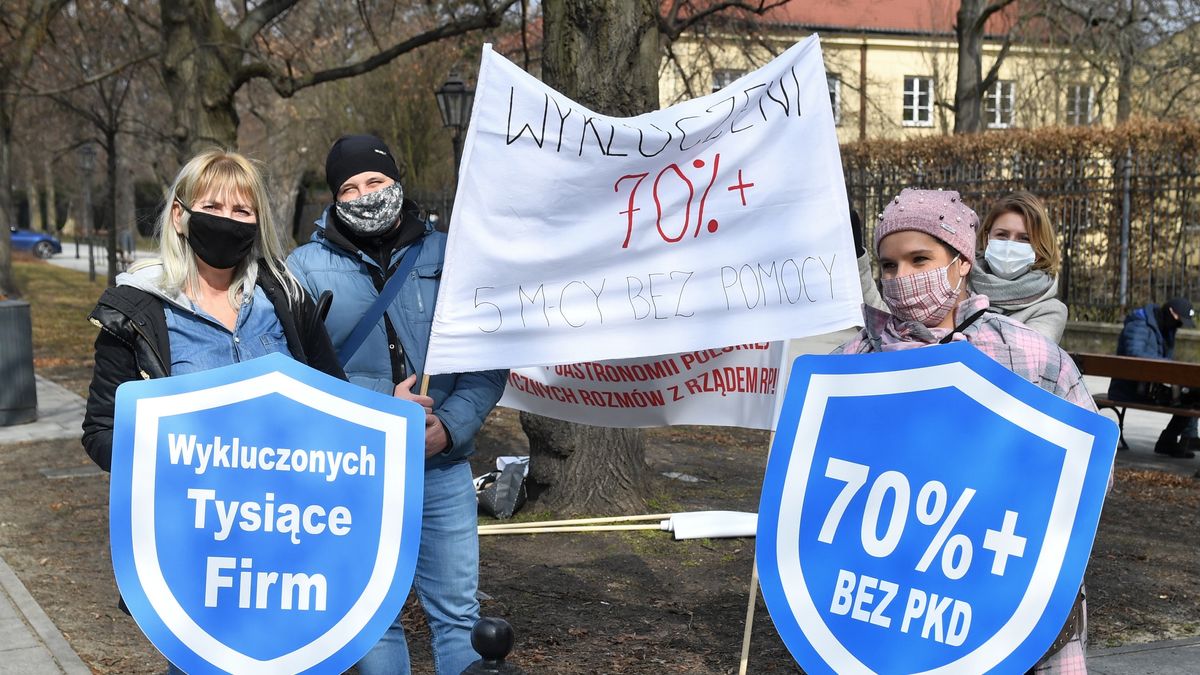 Pomoc rządu to propaganda - mówią przedsiębiorcy.