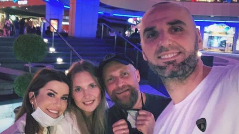 Marcin Gortat i Piotr Adamczyk bawią się z partnerkami na Florydzie