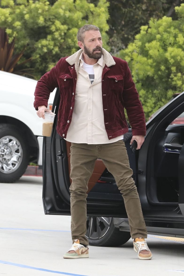 Ben Affleck z nietęgą miną w Los Angeles