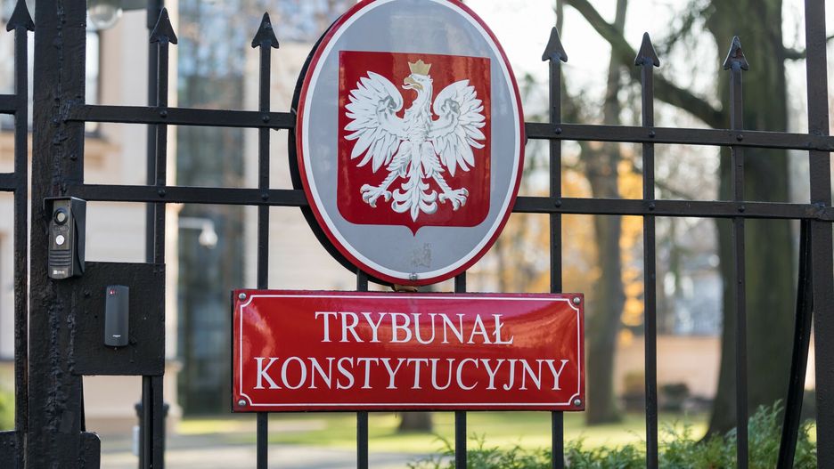 Logo ArZifot: Arkadiusz Ziolek/ East News.    n/z Tabliczka informacyjna z napisem Trybunal Konstytucyjny.ARKADIUSZ ZIOLEK