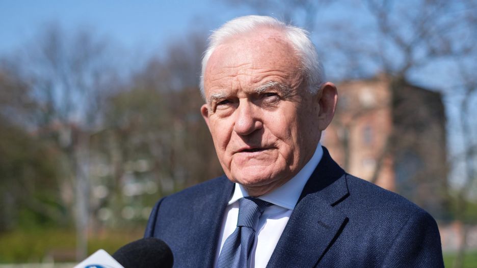 Leszek Miller uważa, że Rafał Trzaskowski musi zając się sprawami "Czajki"