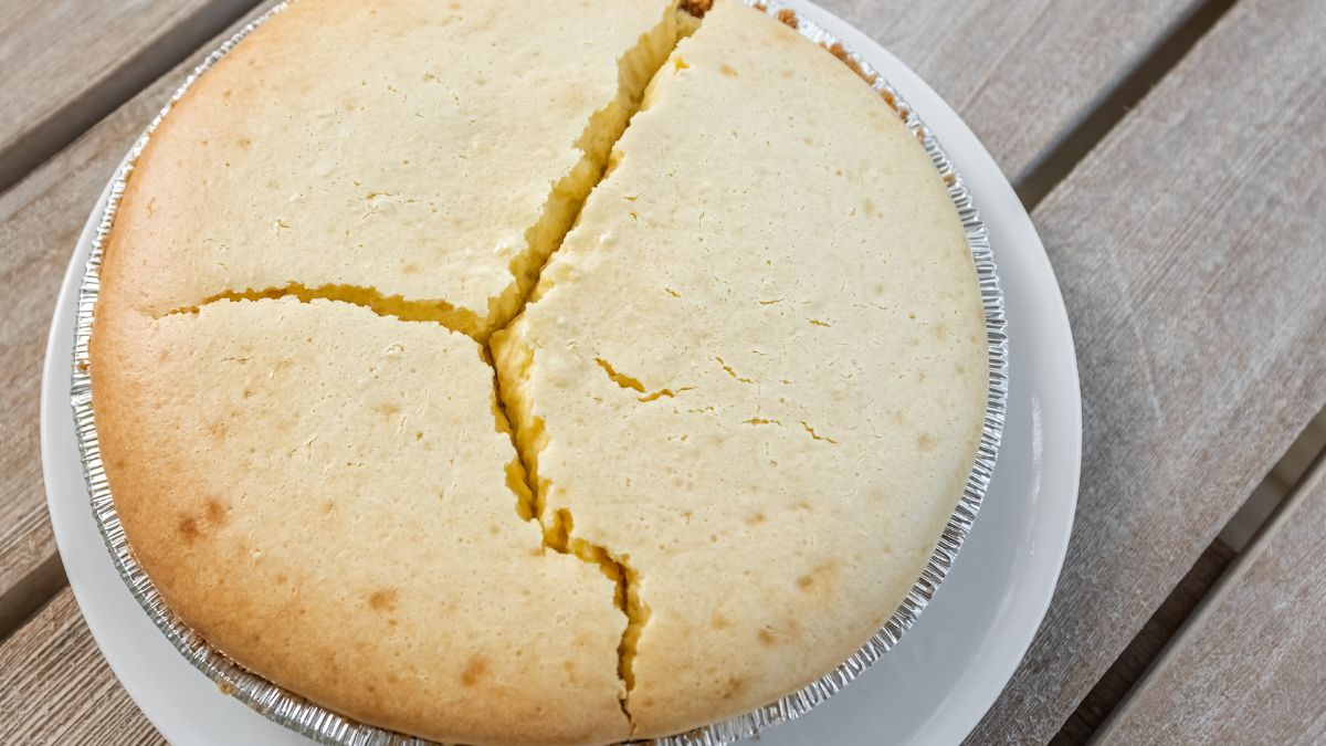 Sernik często wychodzi brzydki