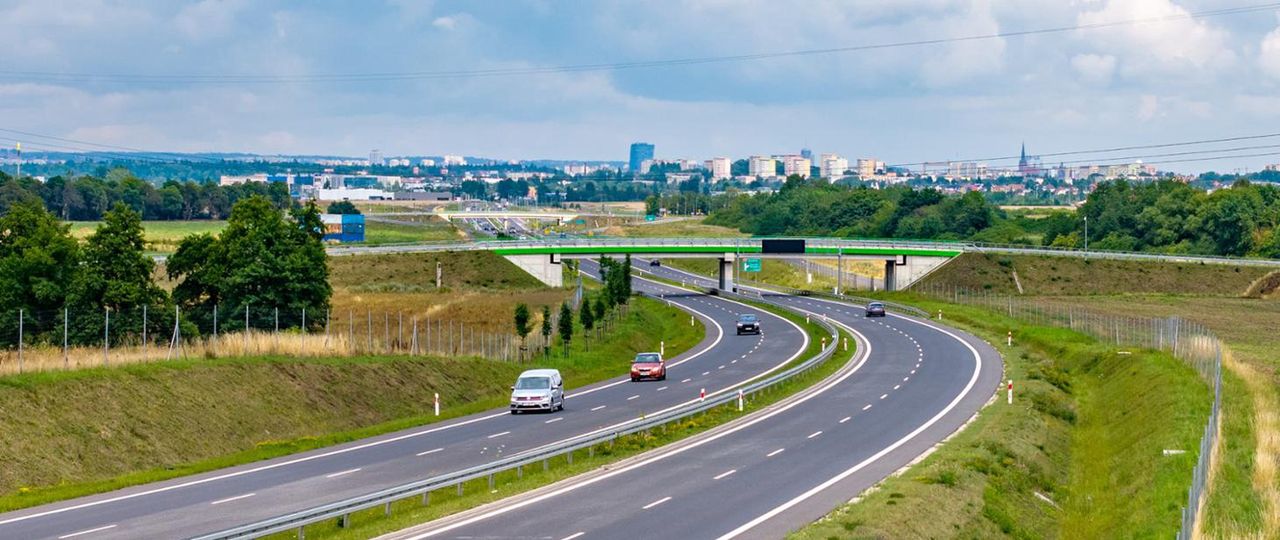 Wreszcie nowa droga. Poprzednią wybudowali Niemcy w latach 30.