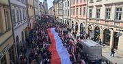 Stumetrowa biało-czerwona. Kraków już dziś świętuje w barwach narodowych - przemarszem i śpiewaniem