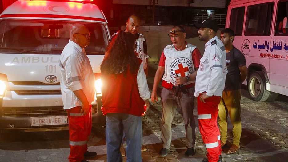 Israel releases 10 Palestinian prisoners in Gaza
DEIR AL BALAH, GAZA - MAY 22: Released 10 Palestinian prisoners accompanied by teams from the International Red Cross, arrive at Al-Aqsa Martyrs Hospital for medical checks in Deir Al Balah, Gaza on May 22, 2025. (Photo by Stringer/Anadolu via Getty Images)
Anadolu
al-aqsa martyrs hospital, palestinians, meadical checks, gaza, international red cross, 10 palestinian prisoners, palestinian prisoners, deir al balah