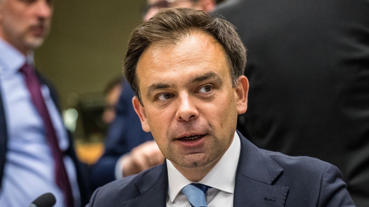 Bruksela, Belgia, 04.05.2026. Minister finansów RP Andrzej Domański przed posiedzeniem eurogrupy w tzw. formacie inkluzywnym (rozszerzonym o kraje spoza strefy euro), 4 bm. w Brukseli. (aldg) PAP/Wiktor Dąbkowski