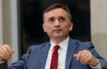 Nowy ruch śledczych ws. ekstradycji Ziobry. Jest komentarz polityka