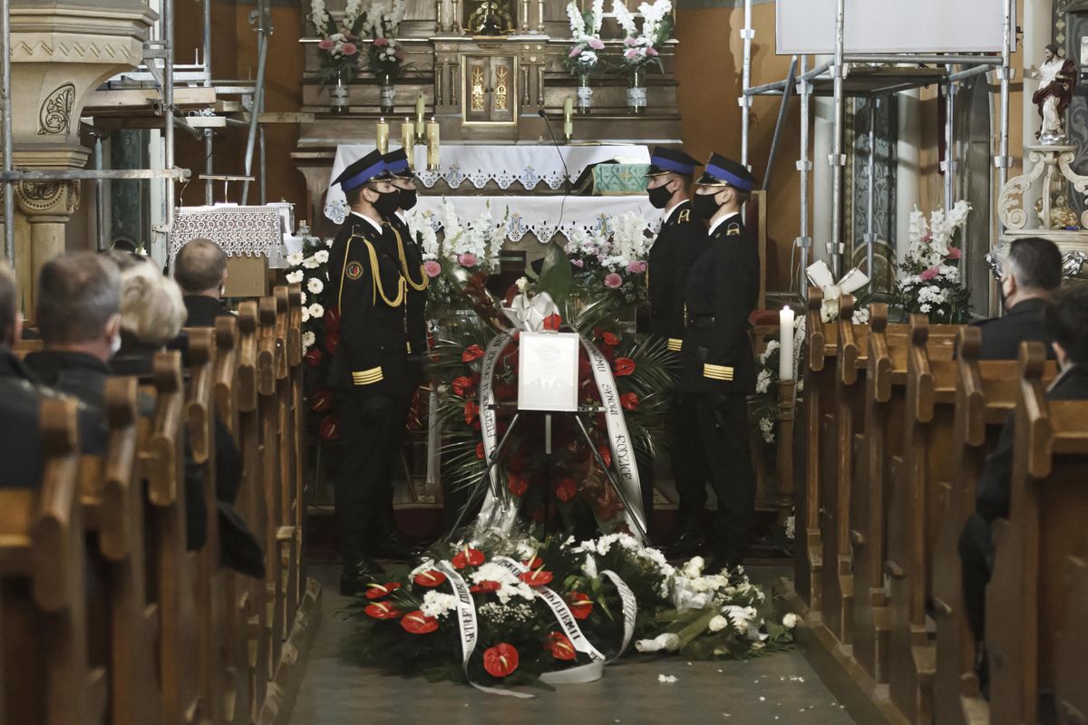 Roztoka. W piątek odbył się pogrzeb Macieja Aleksiuka. Młodego piłkarza pożegnały tłumy