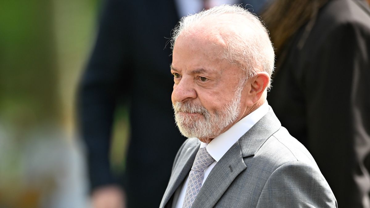 Luiz Inacio Lula da Silva, Brazil's president, during a ministerial meeting at the Granja do Torto presidential retreat in Brasilia, Brazil, on Wednesday, Dec. 17, 2025. Brazilian markets slumped Tuesday as a poll on President Lula 's approval and odds for next year's elections made investors increasingly jittery over the outlook for Latin America's largest economy. Photographer: Ton Molina/Bloomberg via Getty Images