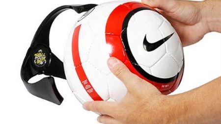 Ball Claw – ciekawy uchwyt na piłkę 1