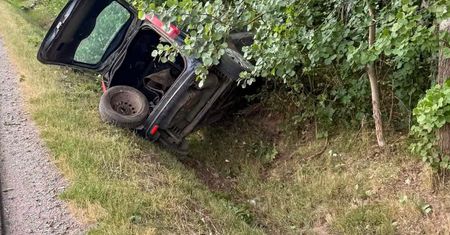 Cegielnia: 53-latek z blisko 2 promilami uderzył w autobus i uciekł do lasu