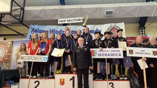 Włoszczowa: Sukces młodych strażaków ze Skotnik. Dwa złote medale na II Halowych Zawodach Młodzieżowych Drużyn Pożarniczych województwa świętokrzyskiego