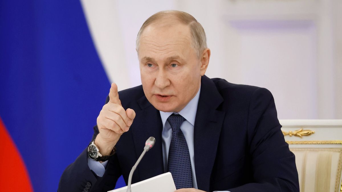 Russian President Vladimir Putin attends a meeting of the State Council on enhancing the role of teachers and mentors at the Kremlin in Moscow, Russia, 27 December 2023. EPA/DMITRY ASTAKHOV / SPUTNIK / KREMLIN POOL MANDATORY CREDIT Dostawca: PAP/EPA.