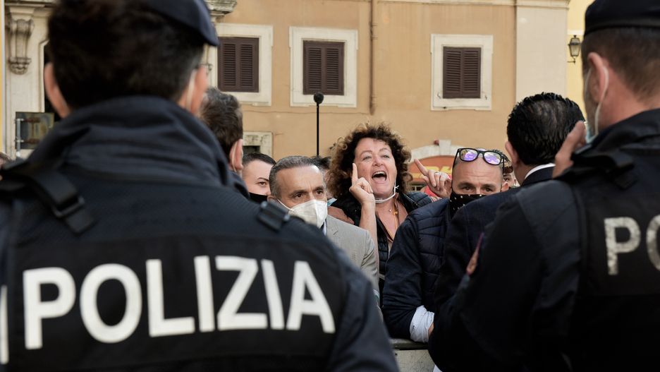 Godzina policyjna we Włoszech. Nowe obostrzenia, ale bez lockdownu