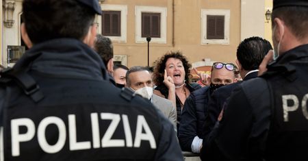 Koronawirus. Włochy. Godzina policyjna i nowe obostrzenia, ale bez lockdownu
