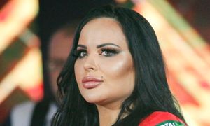 Odchudzona (?) Esmeralda Godlewska chwali się NOWYM zdjęciem, pozując przy barze. Widzicie zmianę? (FOTO)