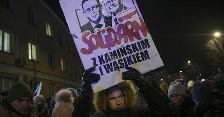 Nagły apel żon Wąsika i Kamińskiego. "Jutro po proteście"