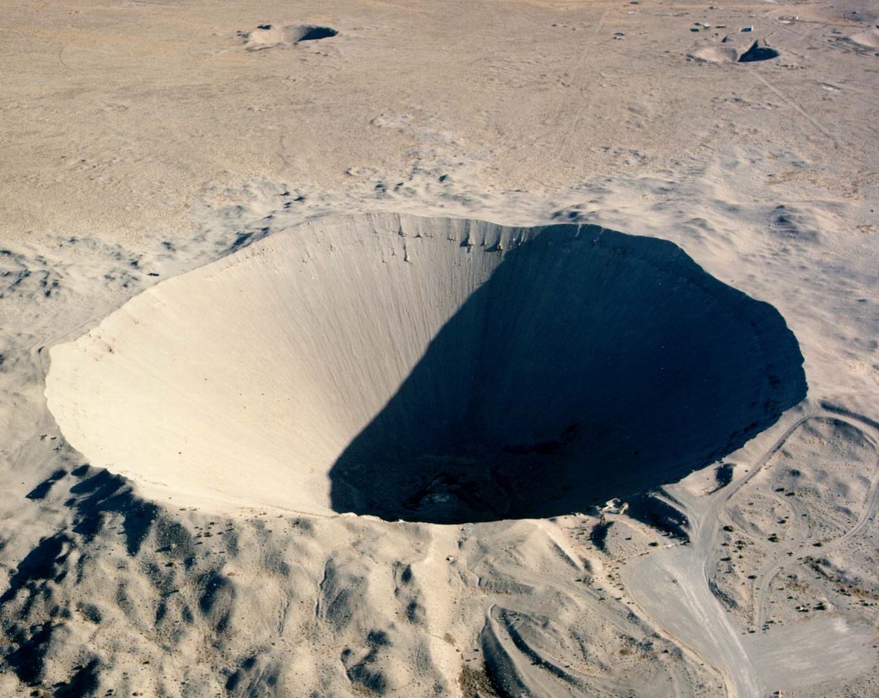 Krater po jednym z wybuchów atomowych projektu Plowshare