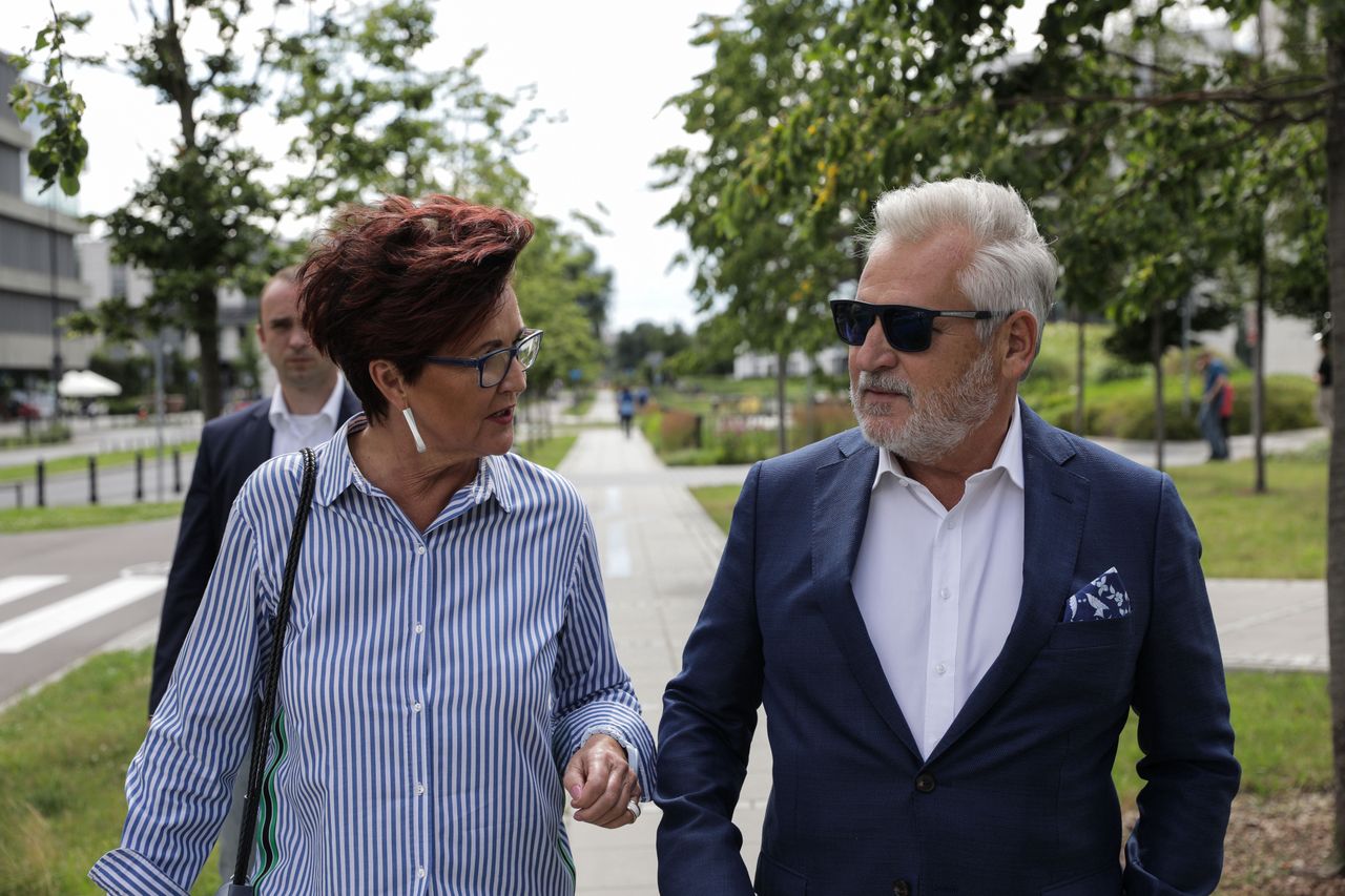 Warszawa,12.07.2020. Aleksander i Jolanta Kwasniewcy glosuja w drugiej turze wyborow prezydenckich. N/z  Jolanta Kwasniewska, Aleksander Kwasniewski.