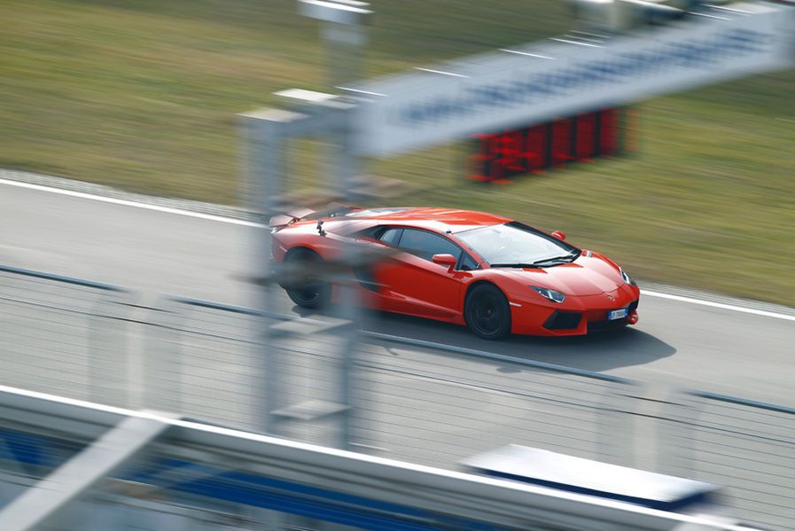 Lamborghini LP700-4 Aventador  - analiza osiągów