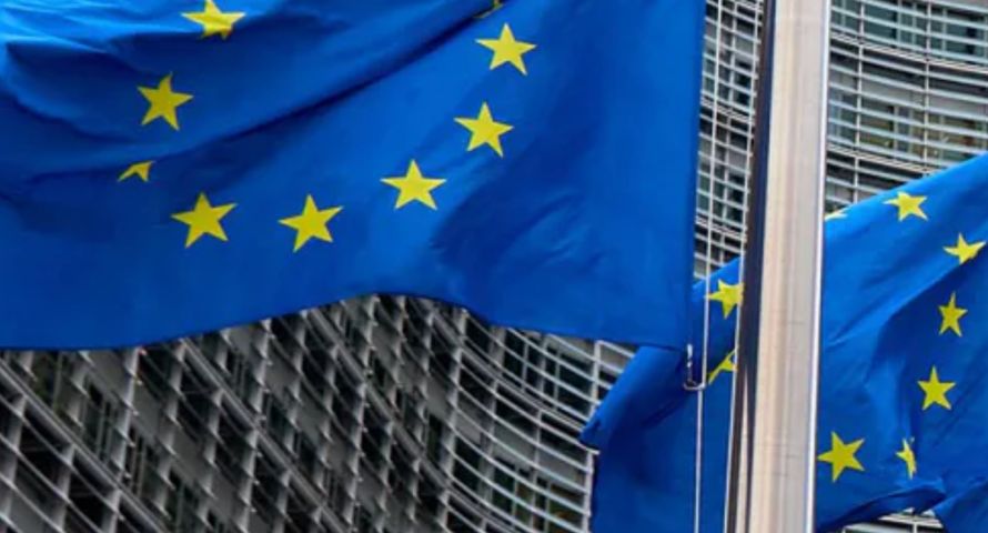 Parlament Europejski o zagrożeniach w social mediach i ze strony AI