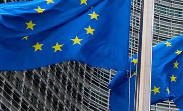 Parlament Europejski o zagrożeniach w social mediach i ze strony AI