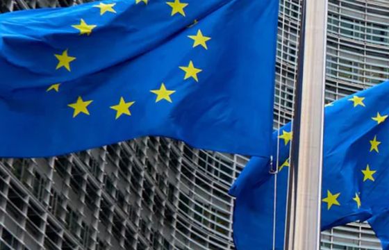 Parlament Europejski o zagrożeniach w social mediach i ze strony AI