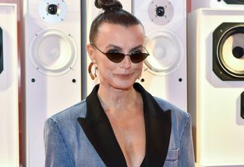 Zapozowała w futrze i rajstopach. "Ale nogi!"