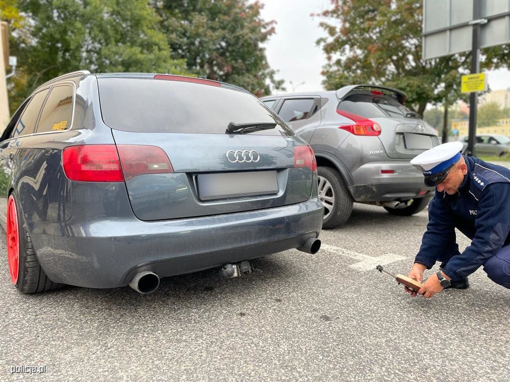 Policja dwukrotnie namierzyła podejrzane audi