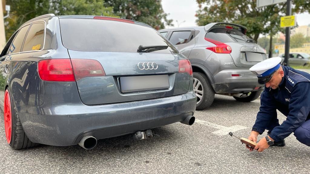 Policja dwukrotnie namierzyła podejrzane audi