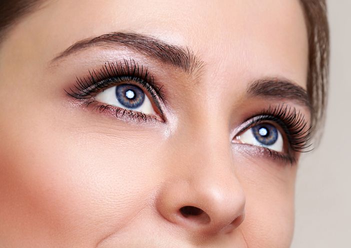 Lifting rzęs, czyli sposób na długotrwały efekt pogrubienia, wydłużenia i zagęszczenia włosków wokół oczu