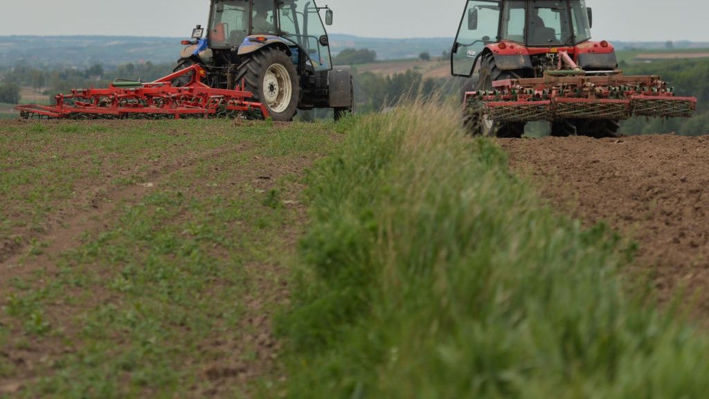 Hardship Forcast For Polish Agriculture Sector
Farmers work their fields near Nowe Brzesko.
From May 18th, the third face of unfreezing the economy and loosening restrictions will takes place in Poland with the opening of beauty salons, restaurants, bars and cafes.
The Polish agri-food sector demonstrates its resistance and continues to provide the country with safe, high-quality food. Nevertheless, farmers and producers are facing difficulties and increasing pressure, due to the coronavirus pandemic and possible drought.
On Wednesday, May 13, 2020, near Nowe Brzesko, Lesser Poland Voivodeship, Poland (Photo by Artur Widak/NurPhoto via Getty Images)
NurPhoto
3rd stage, editorial, krakow - poland, pandemic - illnes, revenue, sars-cov-2, seasonal workers, spread, stats, tractor machine, woman, worrying time, agri-food, atmospheric, bars, business as usual, farmers, farming, ground water, hardships, hazmat suit
