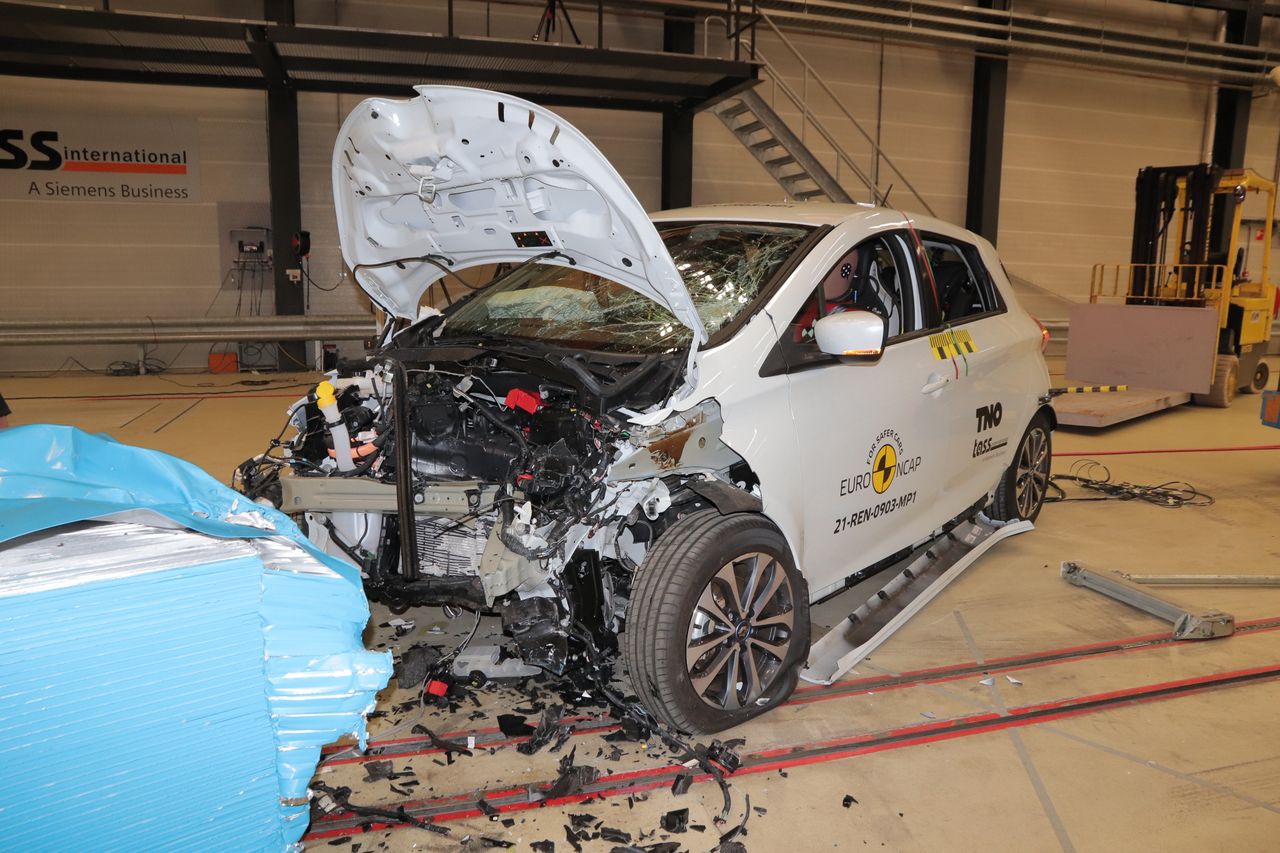 0 gwiazdek Renault Zoe w testach Euro NCAP. Wpadło na elektronice