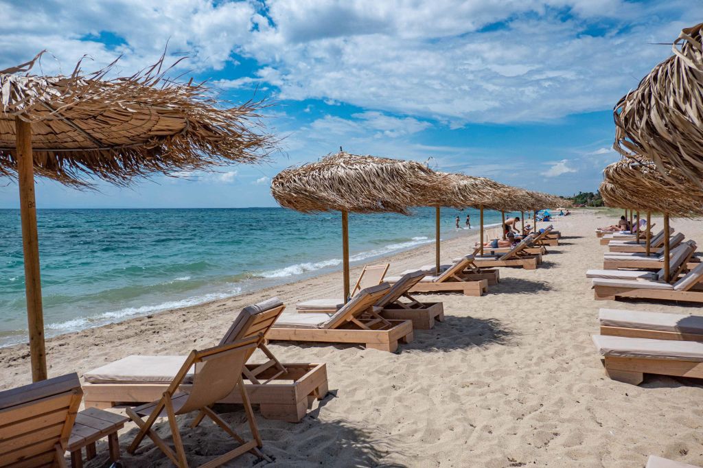 Grecki kurort Nea Irakleia cierpi na turystów z powodu epidemii koronawirusa