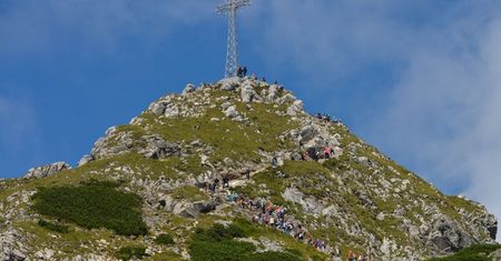 Wakacje 2020. Ogromna kolejka na Giewont. "Podziwiam upór i wytrwałość tych ludzi"