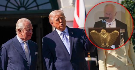 Król Karol III zakpił z Trumpa. Kamery nagrały jego reakcję