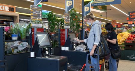 W kasach Biedronki są ukryte opcje! Zobacz, do czego służą